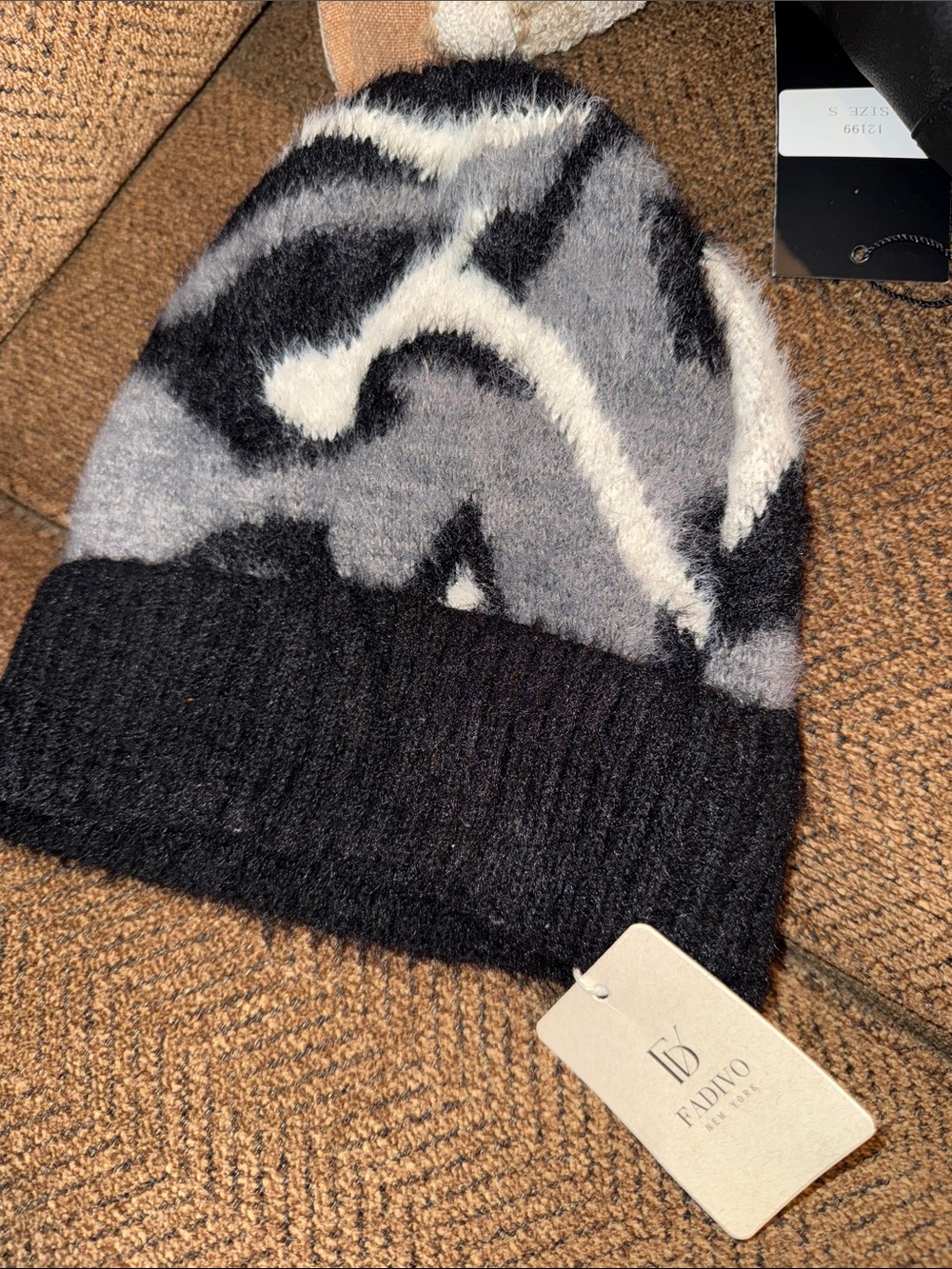 Fadivo Black & Gray Patterned Women's Knit Beanie